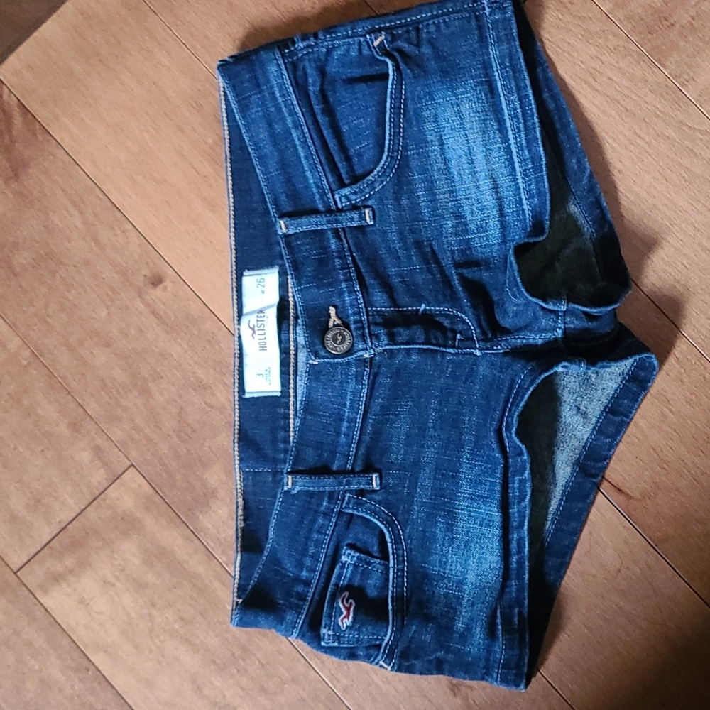 3/30$ Hollister low rise shorts